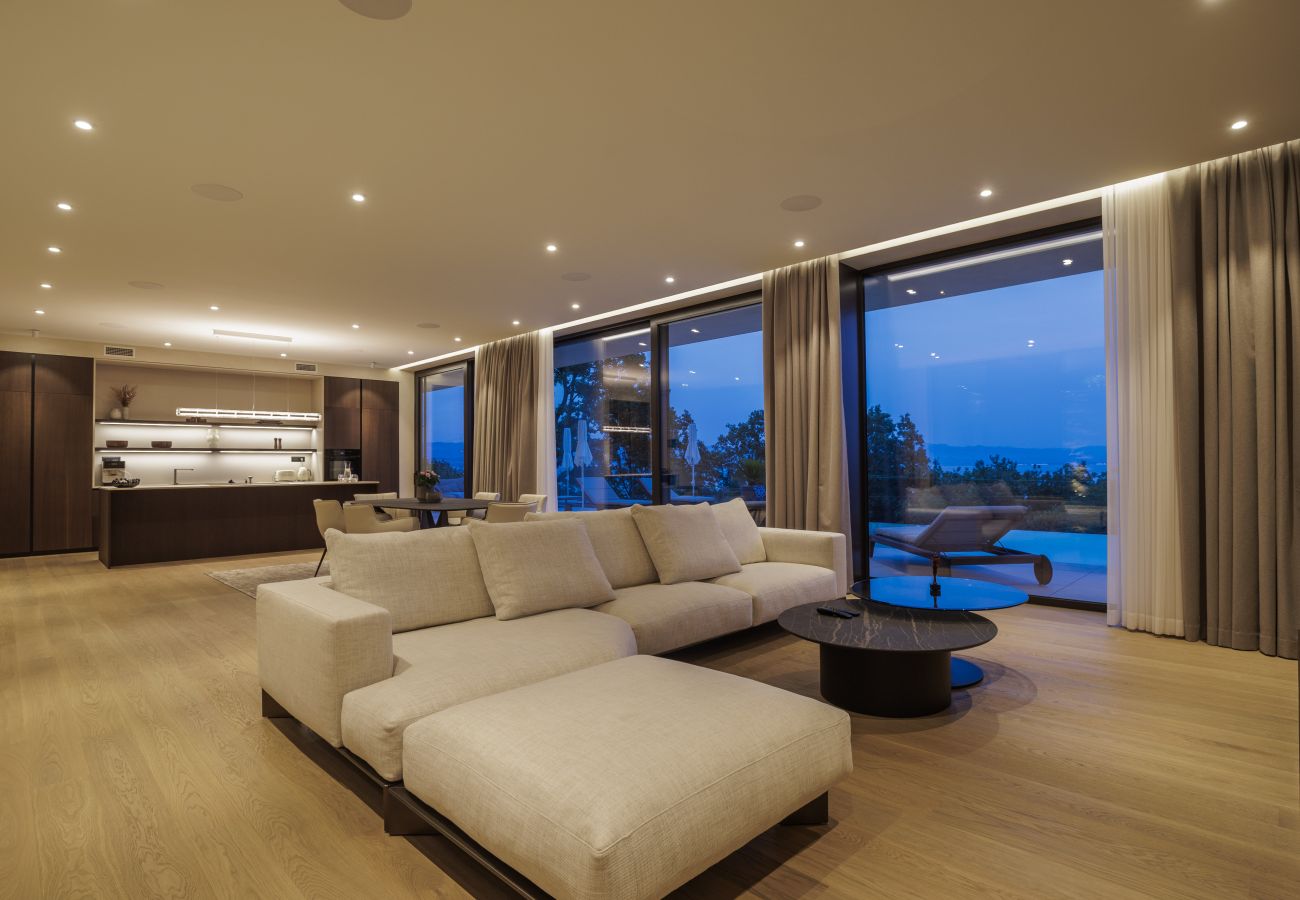 Вилла на Mošcenicka Draga - Luxury Villa Ella near Opatija for 6 persons with private 36 m2 heated pool & beautiful sea view