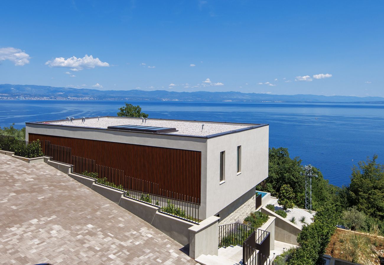 Вилла на Mošcenicka Draga - Luxury Villa Ella near Opatija for 6 persons with private 36 m2 heated pool & beautiful sea view