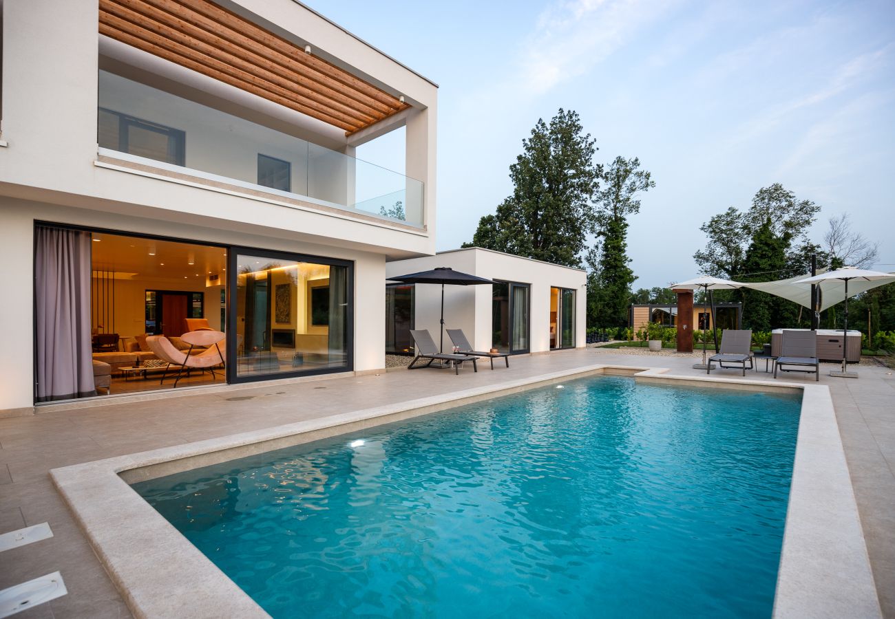 Вилла на Vrecari - Villa Sonia near Labin - Rabac for 8 persons with 40 m2 heated pool, wellness & kids playground