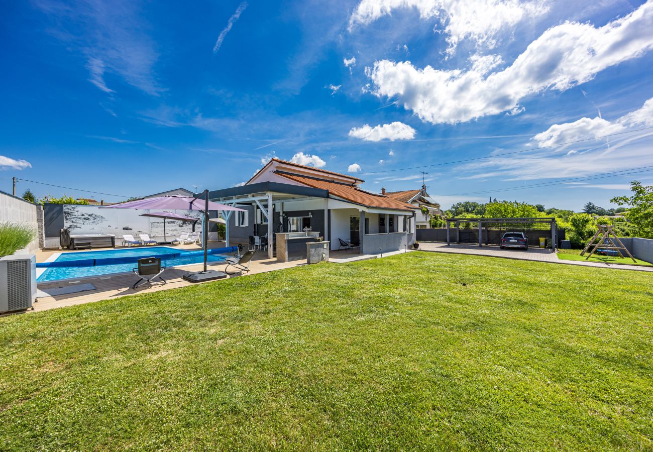 Вилла на Matohanci - Villa Beauty near Rovinj for 7 people with 55 m2 private heated pool, wellness & kids playground