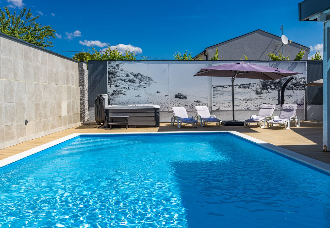 Вилла на Matohanci - Villa Beauty near Rovinj for 7 people with 55 m2 private heated pool, wellness & kids playground