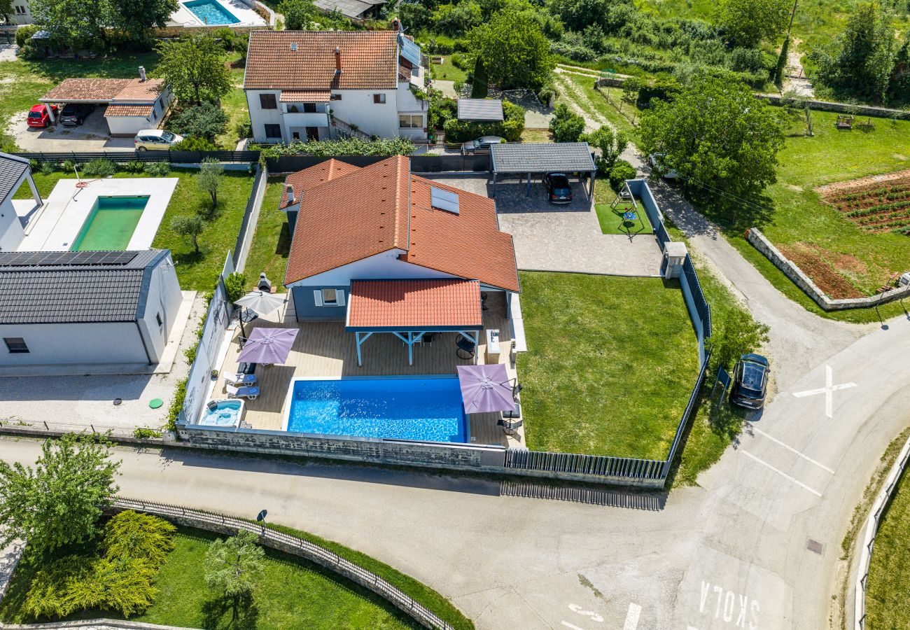 Вилла на Matohanci - Villa Beauty near Rovinj for 7 people with 55 m2 private heated pool, wellness & kids playground