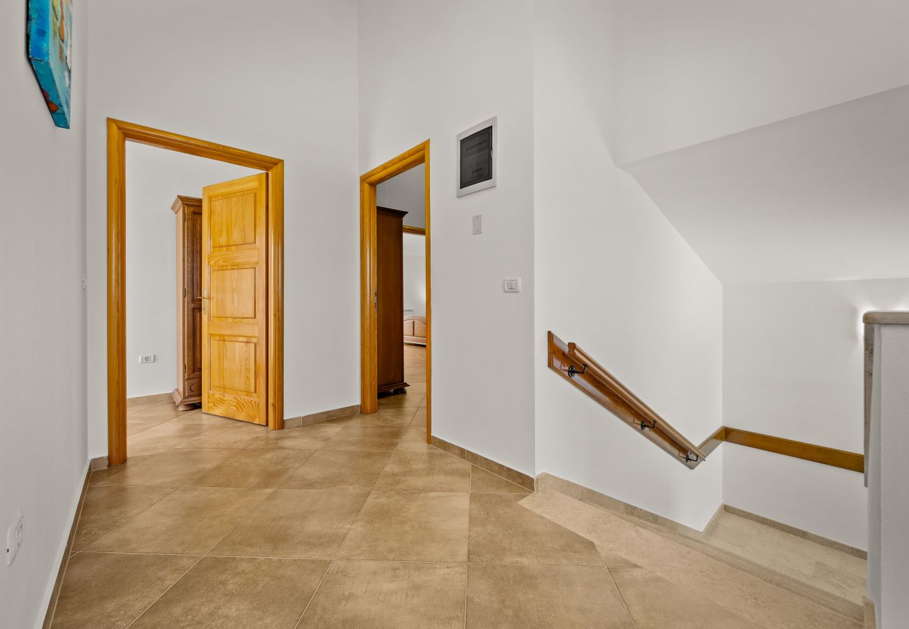 Вилла на Gajana - Villa Oliva near Pula for 9 persons with private pool, sea view & beautiful outside area - 3 km from beach