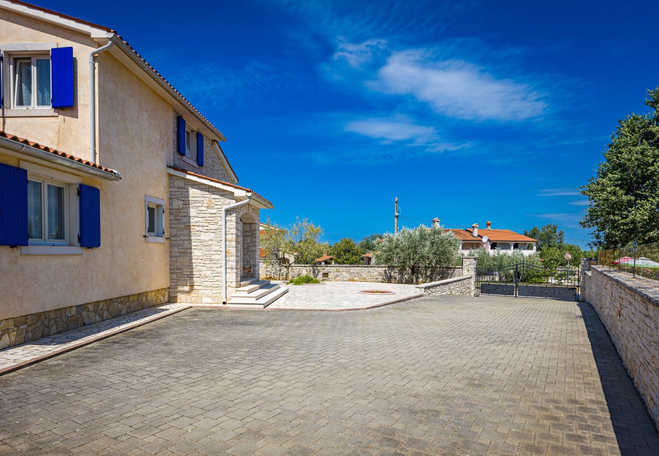 Вилла на Gajana - Villa Oliva near Pula for 9 persons with private pool, sea view & beautiful outside area - 3 km from beach