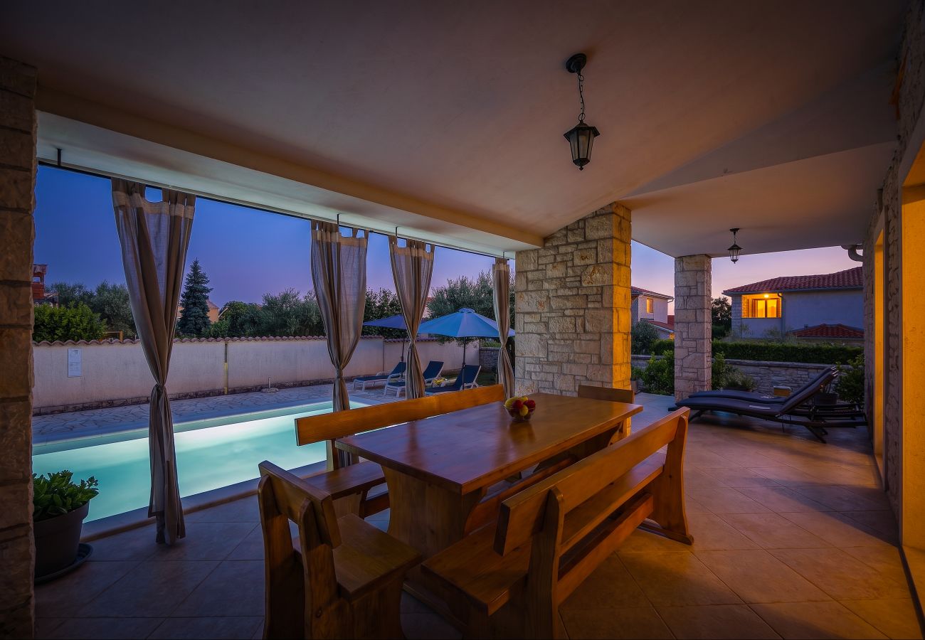 Вилла на Gajana - Villa Oliva near Pula for 9 persons with private pool, sea view & beautiful outside area - 3 km from beach