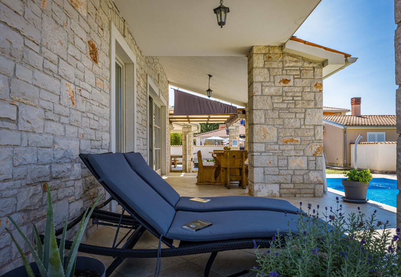 Вилла на Gajana - Villa Oliva near Pula for 9 persons with private pool, sea view & beautiful outside area - 3 km from beach