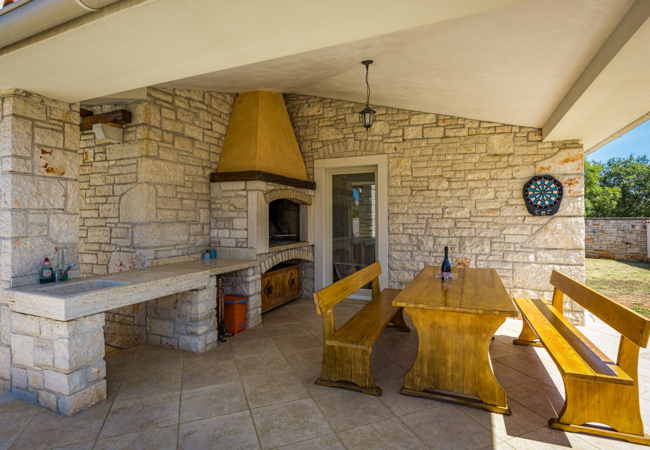 Вилла на Gajana - Villa Oliva near Pula for 9 persons with private pool, sea view & beautiful outside area - 3 km from beach