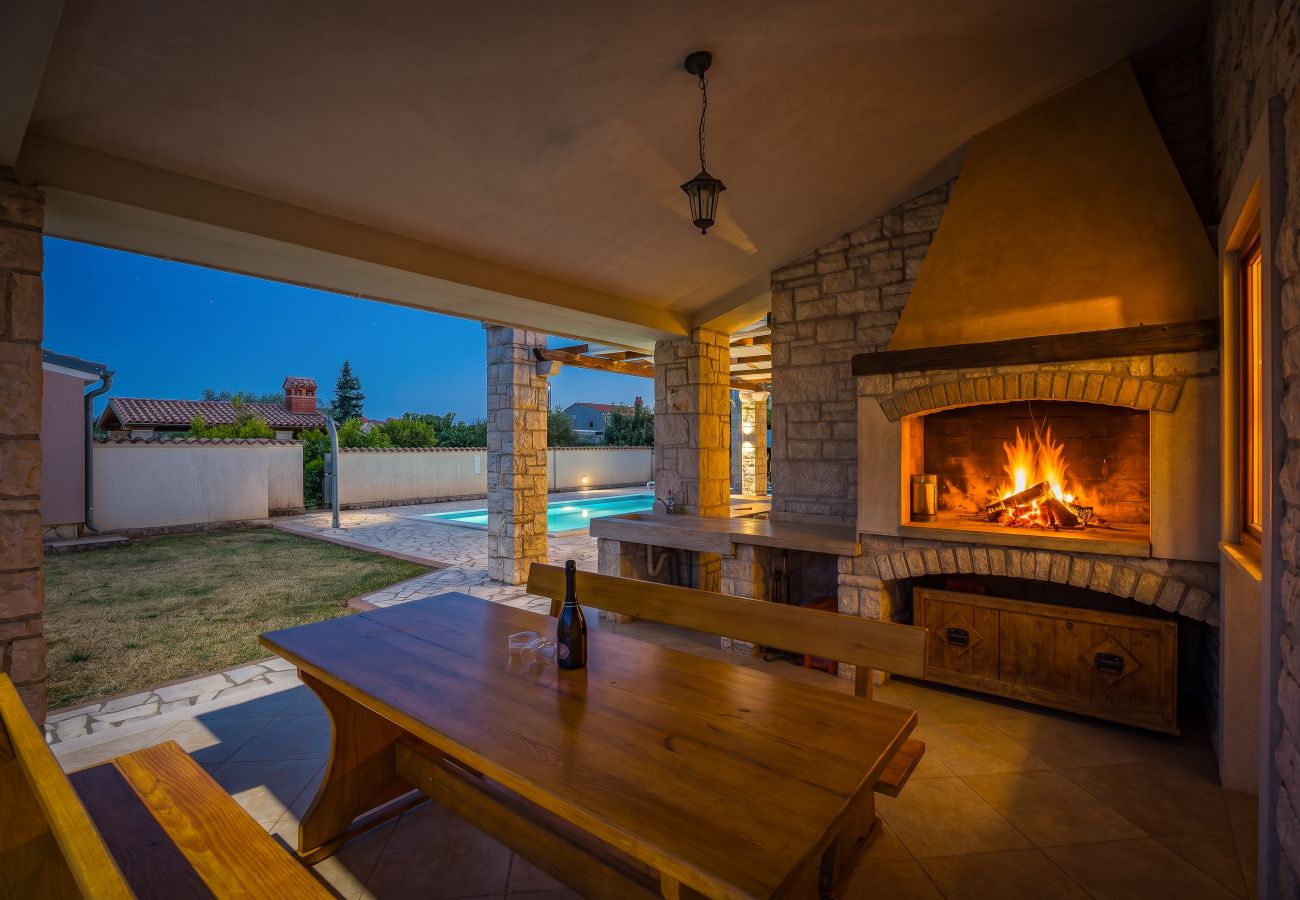 Вилла на Gajana - Villa Oliva near Pula for 9 persons with private pool, sea view & beautiful outside area - 3 km from beach