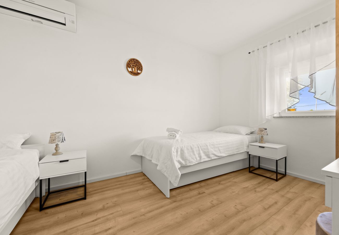 Вилла на Peroj - Villa Almare for 10 persons near Fažana with private pool, sea view, kids playground & 900 meters from beach